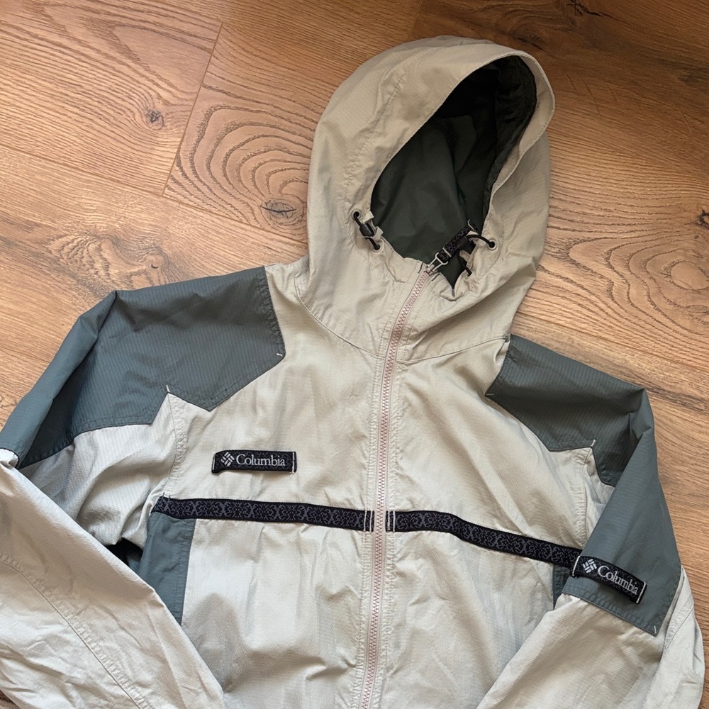 Columbia Men's Two-Tone Windbreaker